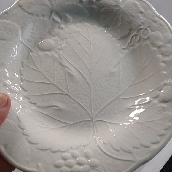 Cuthbertson's Burleigh Davenport Set Of Strawberry Grape Leaf White Dinnerware - Picture 4 of 4